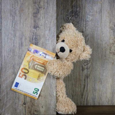 Baigneur en peluche avec billet en euros