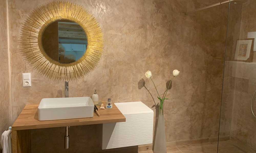 Marmorino-natural-brown-marble-plaster-in-the-bathroom