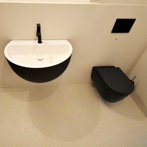 wall and floor seamless in the bathroom